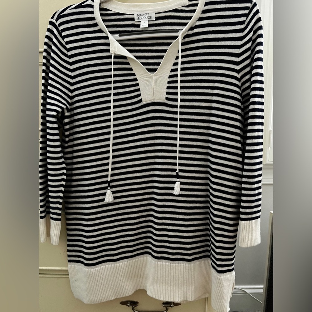Pullover yacht-striped soft sweater with V-neck and tassel ties